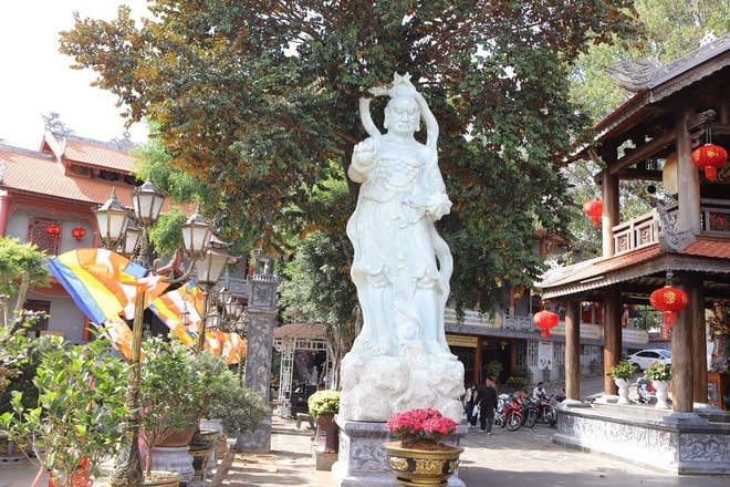 Rộn ràng chụp ảnh Tết tại ngôi chùa cuối cùng Việt Nam được phong Sắc tứ- Ảnh 16. Rộn ràng chụp ảnh Tết tại ngôi chùa cuối cùng Việt Nam được phong Sắc tứ- Ảnh 16.