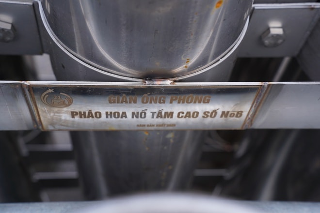 Cận cảnh các trận địa pháo hoa ở Hà Nội trước thời khắc đón Giao thừa- Ảnh 9. Cận cảnh các trận địa pháo hoa ở Hà Nội trước thời khắc đón Giao thừa- Ảnh 9.