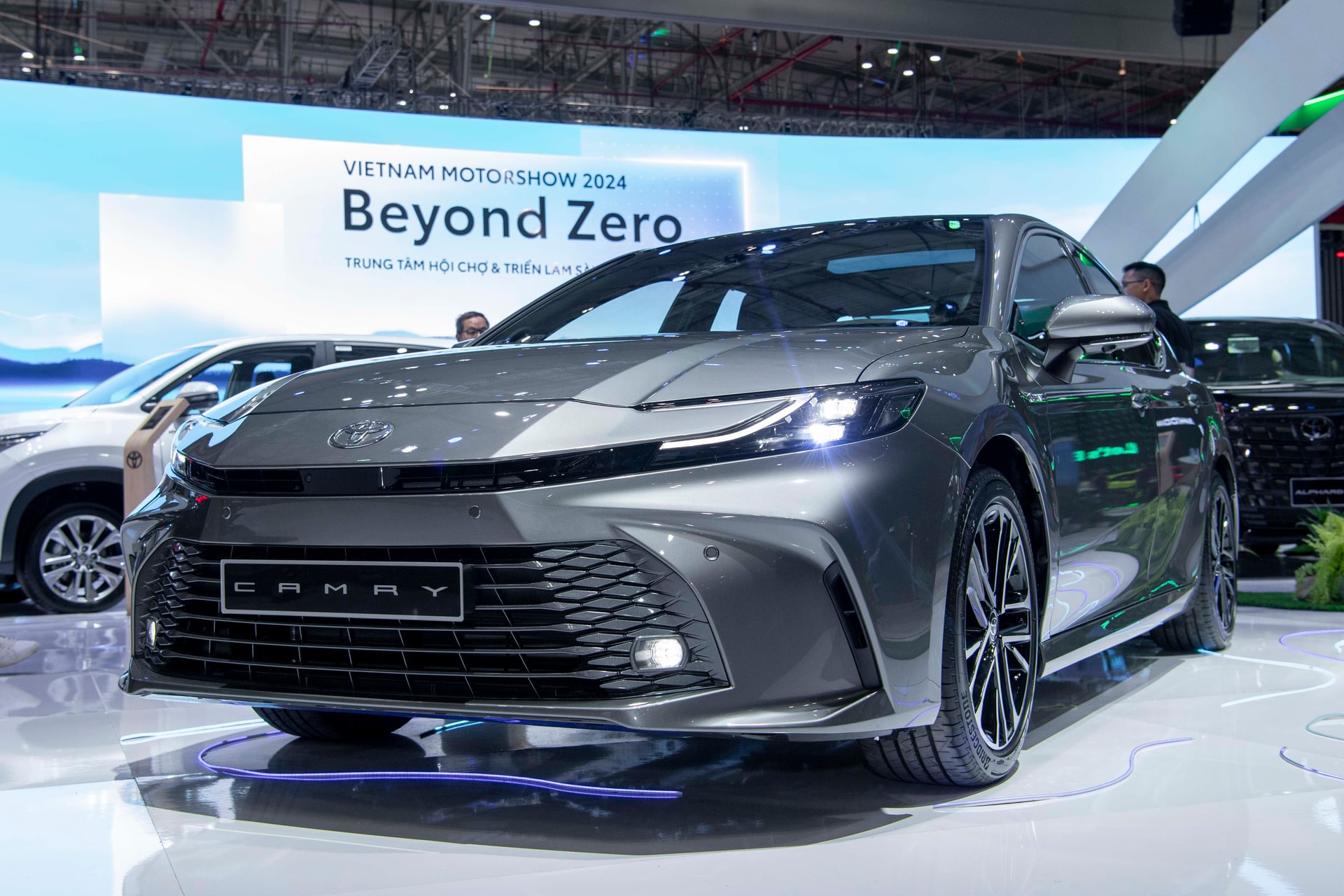 Toyota Camry là mẫu sedan hybrid duy nhất góp mặt trong danh sách xe bán chạy năm 2025.