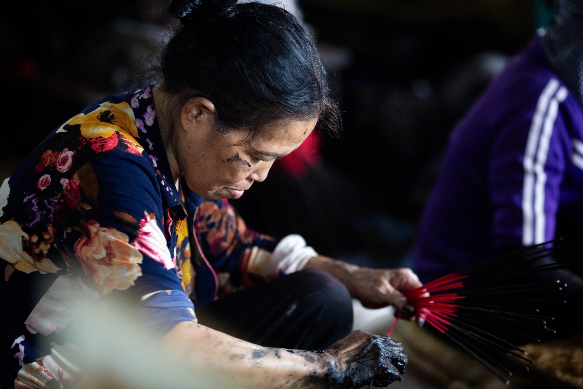 Làng làm hương truyền thống tất bật những ngày cận Tết 2026- Ảnh 6.