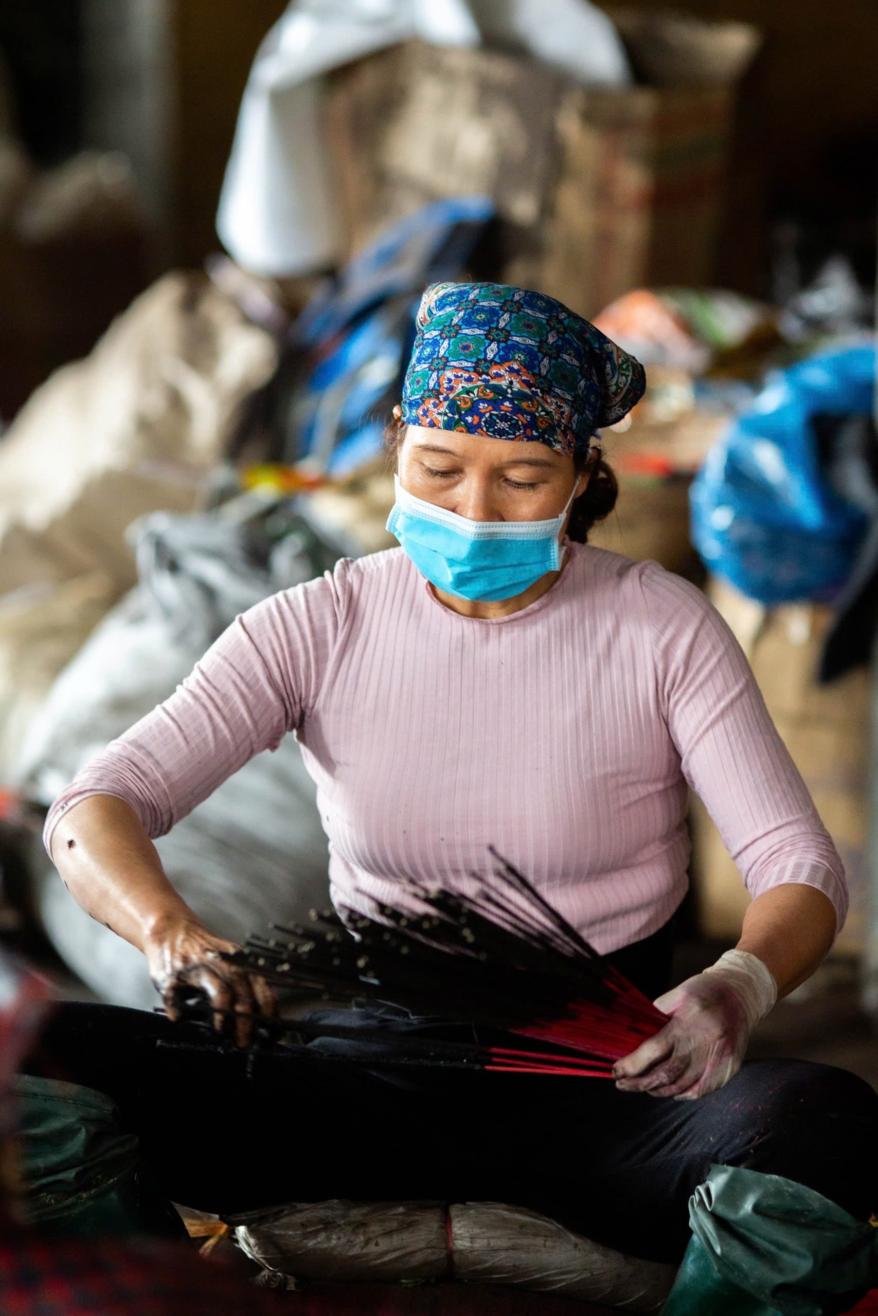 Làng làm hương truyền thống tất bật những ngày cận Tết 2026- Ảnh 7.