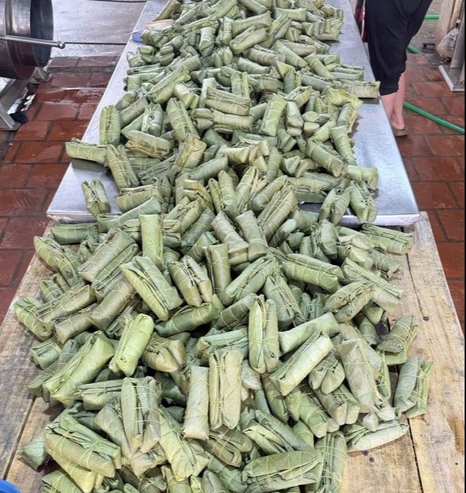 Hai mẹ con sản xuất giò chả, xúc xích số lượng lớn chứa hàn the- Ảnh 2. Hai mẹ con sản xuất giò chả, xúc xích số lượng lớn chứa hàn the- Ảnh 2.