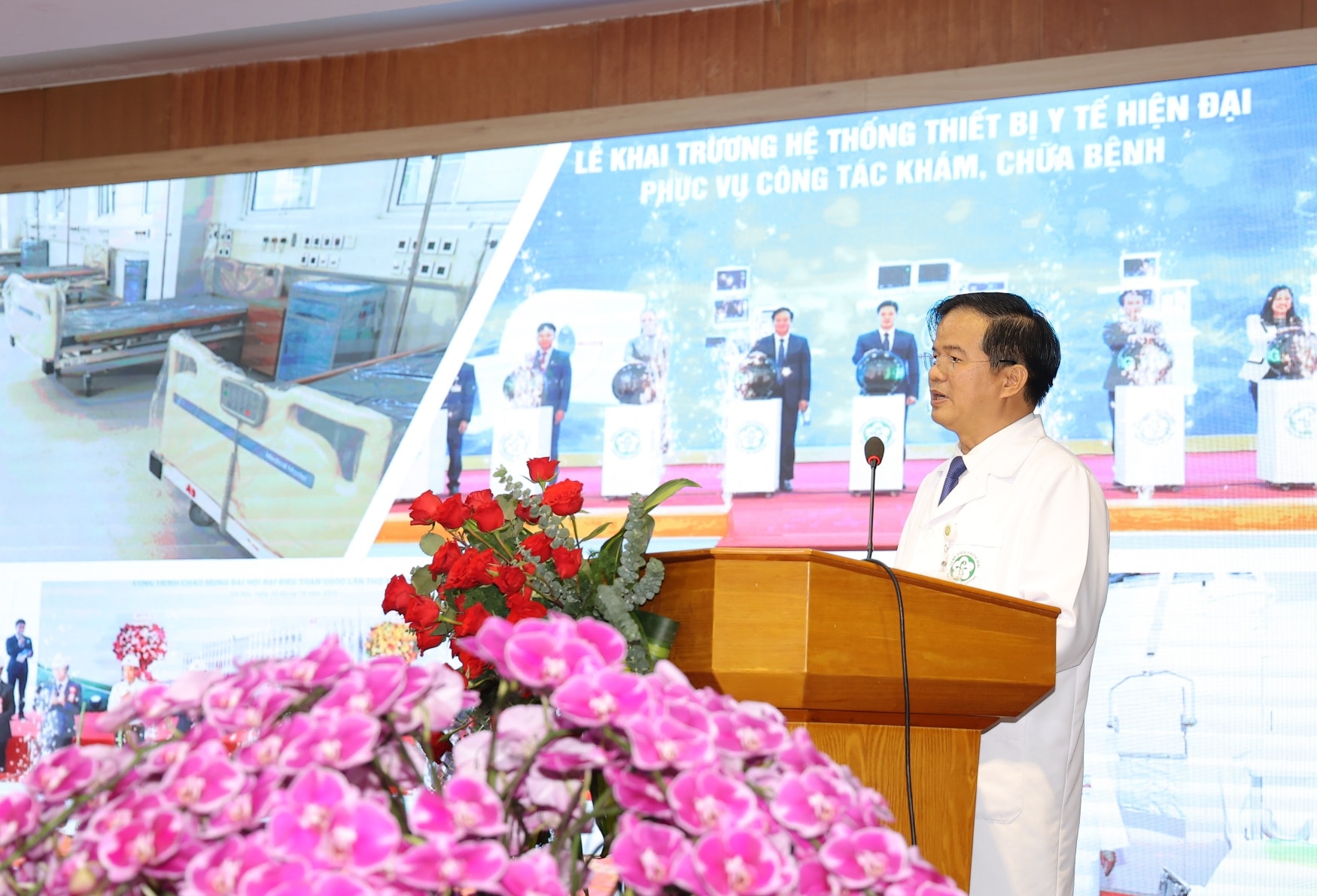 Thủ tướng Chính phủ thăm, chúc Tết, động viên y bác sĩ và bệnh nhân tại 2 bệnh viện tuyến đầu- Ảnh 9.