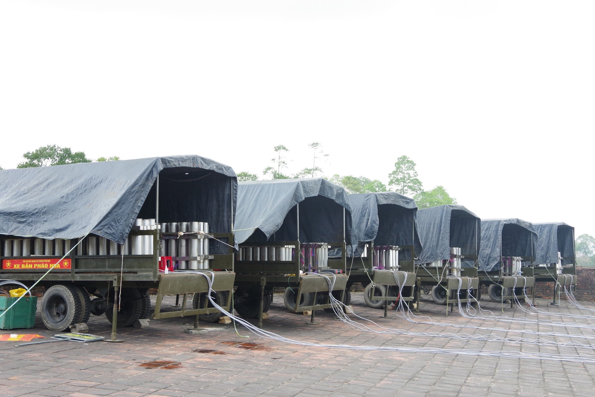 Cận cảnh trận địa pháo hoa sẵn sàng khai hoả đêm giao thừa ở Huế- Ảnh 1.