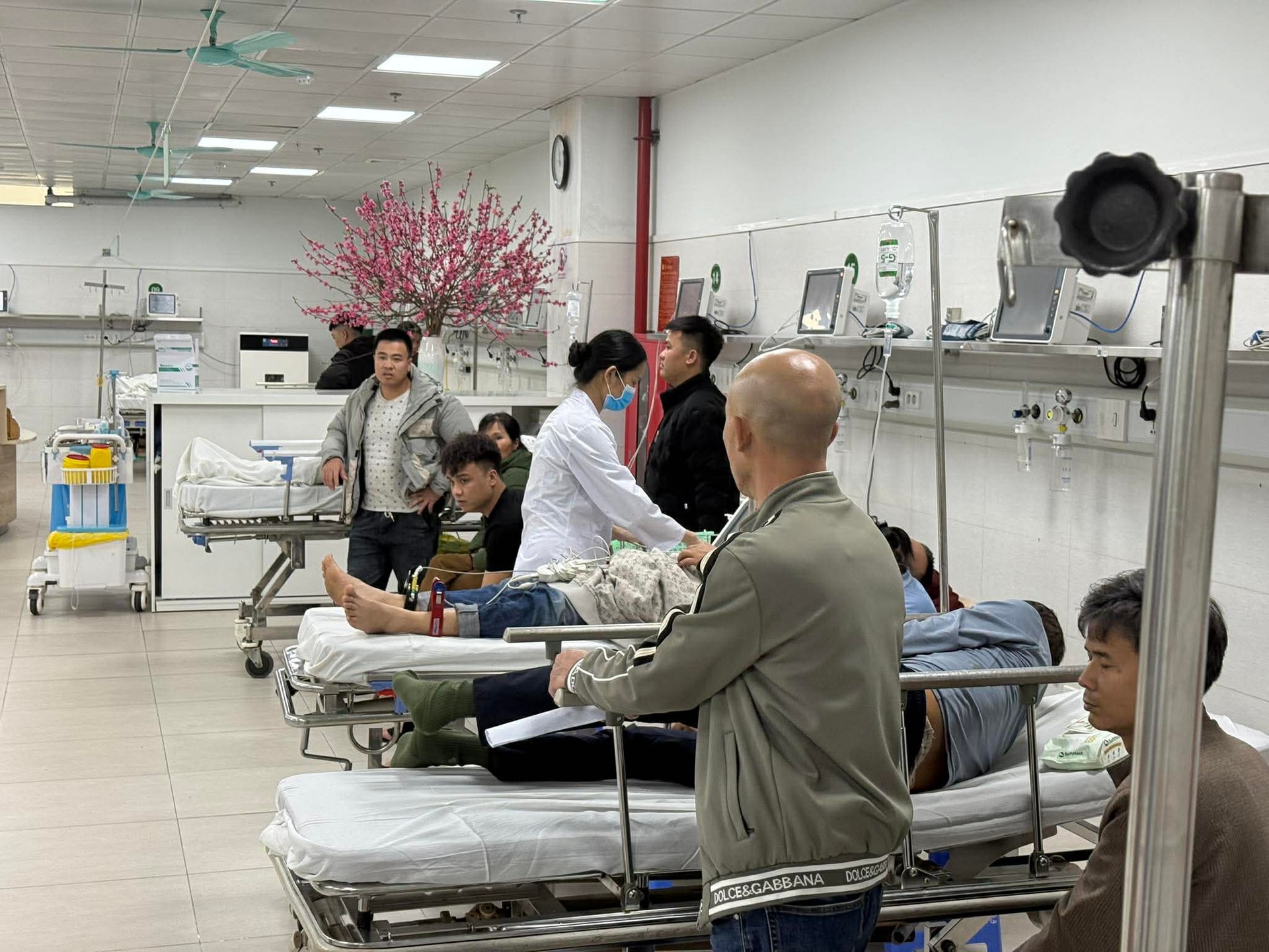 Đêm Giao thừa Tết Bính Ngọ, hơn 115 nghìn người bệnh đang điều trị tại các cơ sở y tế- Ảnh 1. Đêm Giao thừa Tết Bính Ngọ, hơn 115 nghìn người bệnh đang điều trị tại các cơ sở y tế- Ảnh 1.