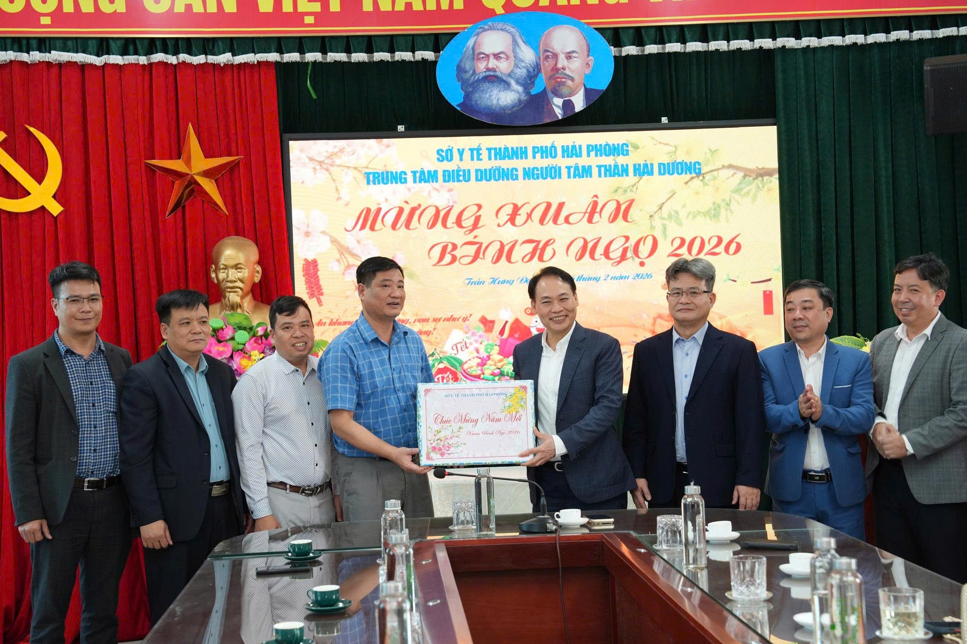 Lãnh đạo Sở Y tế Hải Phòng thăm, tặng quà đơn vị y tế nhân dịp Tết Bính Ngọ 2026- Ảnh 2.