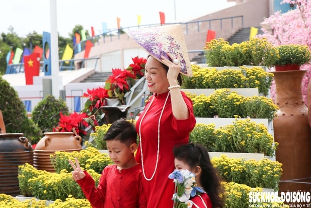 Nụ cười cần lao ngày cuối năm đẹp đến nao lòng- Ảnh 5. Nụ cười cần lao ngày cuối năm đẹp đến nao lòng- Ảnh 5.