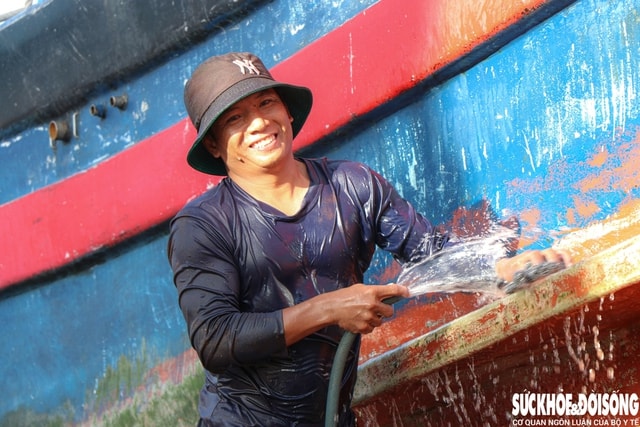 Nụ cười cần lao ngày cuối năm đẹp đến nao lòng- Ảnh 2. Nụ cười cần lao ngày cuối năm đẹp đến nao lòng- Ảnh 2.