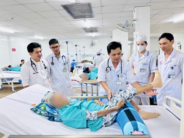 Những đêm Tết không ngủ của bác sĩ nơi lằn ranh sinh – tử mong manh- Ảnh 3. Những đêm Tết không ngủ của bác sĩ nơi lằn ranh sinh – tử mong manh- Ảnh 3.