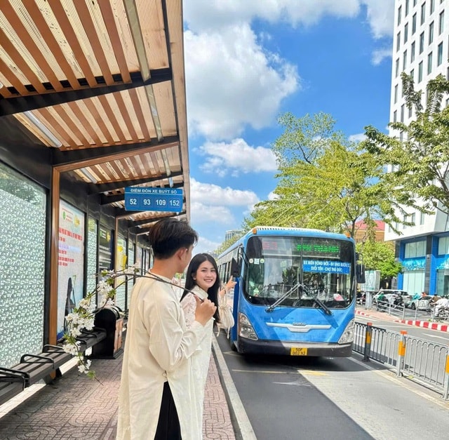 Du khách đi xe buýt và Metro miễn phí ngắm TPHCM trong dịp Tết Nguyên đán- Ảnh 3. Du khách đi xe buýt và Metro miễn phí ngắm TPHCM trong dịp Tết Nguyên đán- Ảnh 3.