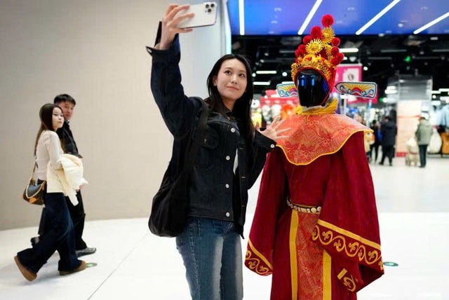 Năm Ngựa Lửa 2026: Không khí Tết rực đỏ và làn sóng di chuyển kỷ lục- Ảnh 4.