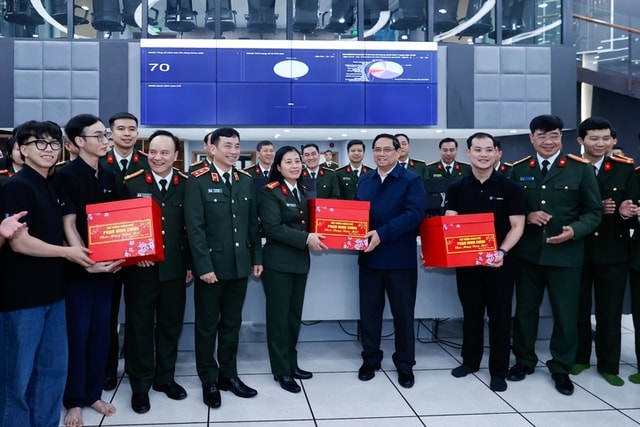 Thủ tướng động viên lực lượng CSGT, an ninh mạng làm nhiệm vụ đêm 29 Tết- Ảnh 4.