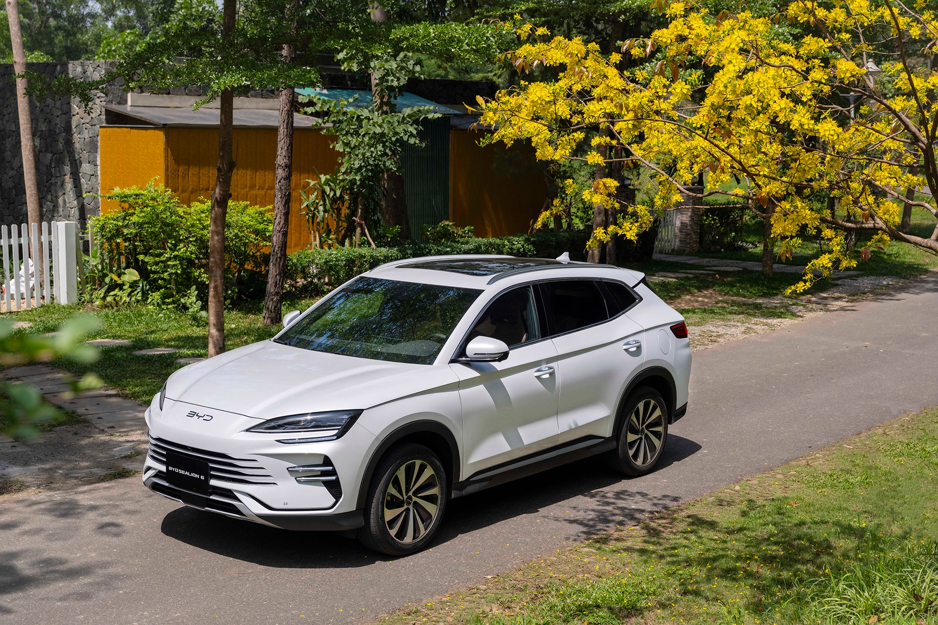 BYD Sealion 6 với mức tiêu hao nhiên liệu 1,1 L/100 km. (Ảnh: BYD)