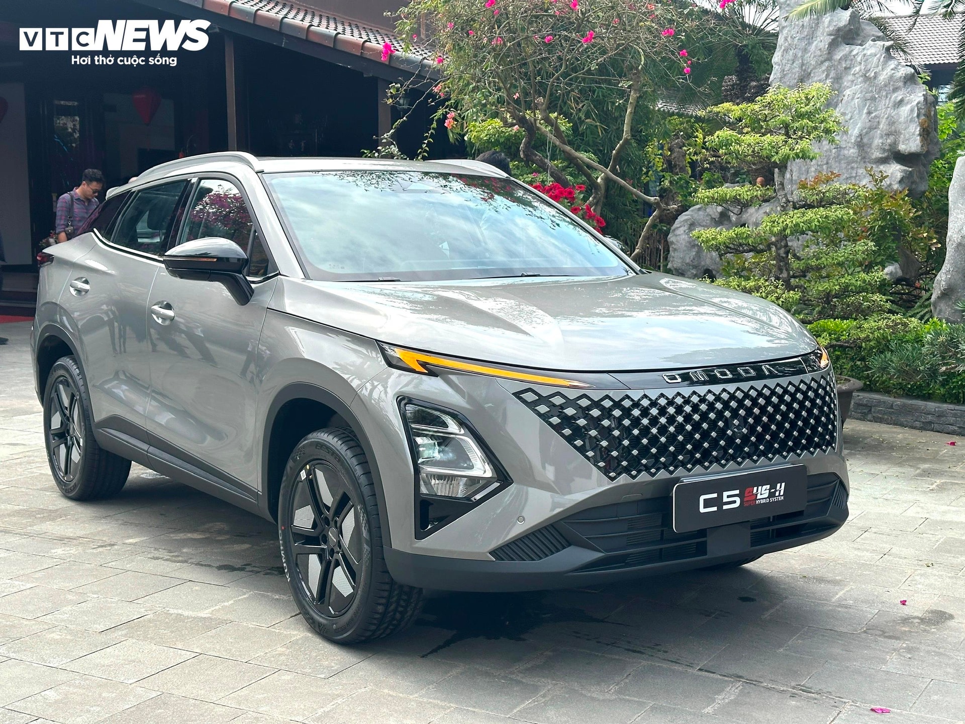 Mẫu xe Omoda hybrid mới sẽ về đại lý ngay sau Tết. (Ảnh: Mạnh Hùng)