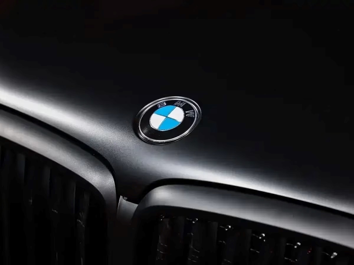 BMW X5 năm Ngọ: Nội thất thêu ngựa thần, giá từ 2,25 tỷ đồng - 4