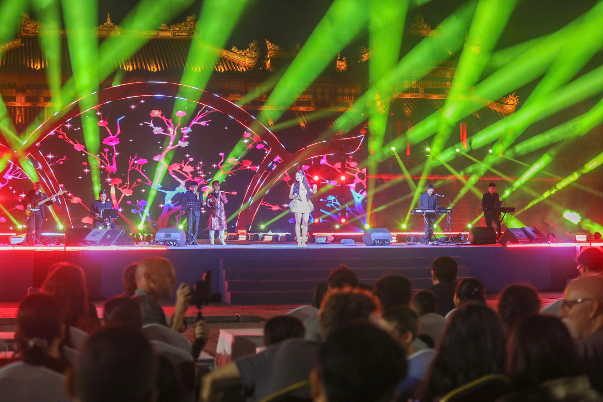 Du xuân hoàng cung, trải nghiệm hái lộc đầu năm giữa không gian di sản Huế- Ảnh 8. Du xuân hoàng cung, trải nghiệm hái lộc đầu năm giữa không gian di sản Huế- Ảnh 8.