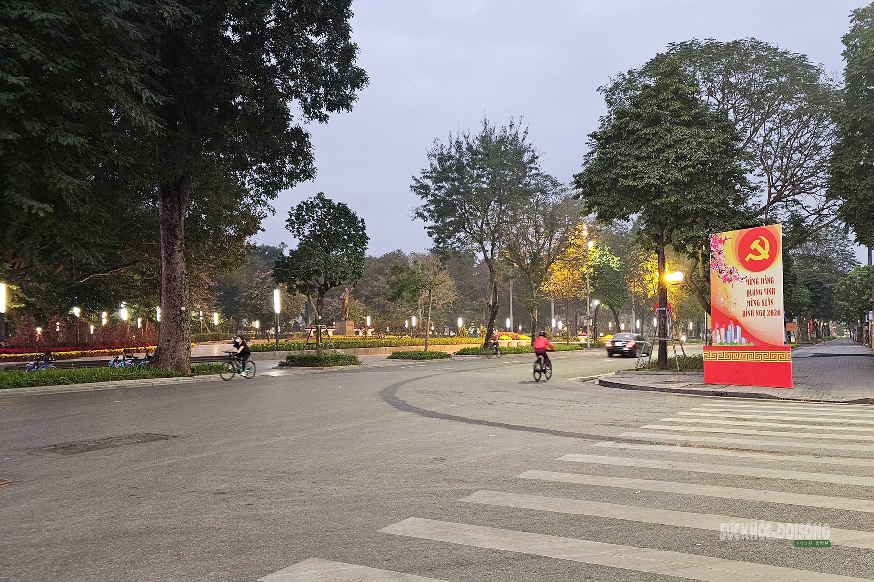 Hà Nội mùng 1 Tết: Bình yên trong nhịp thở đầu Xuân- Ảnh 4.