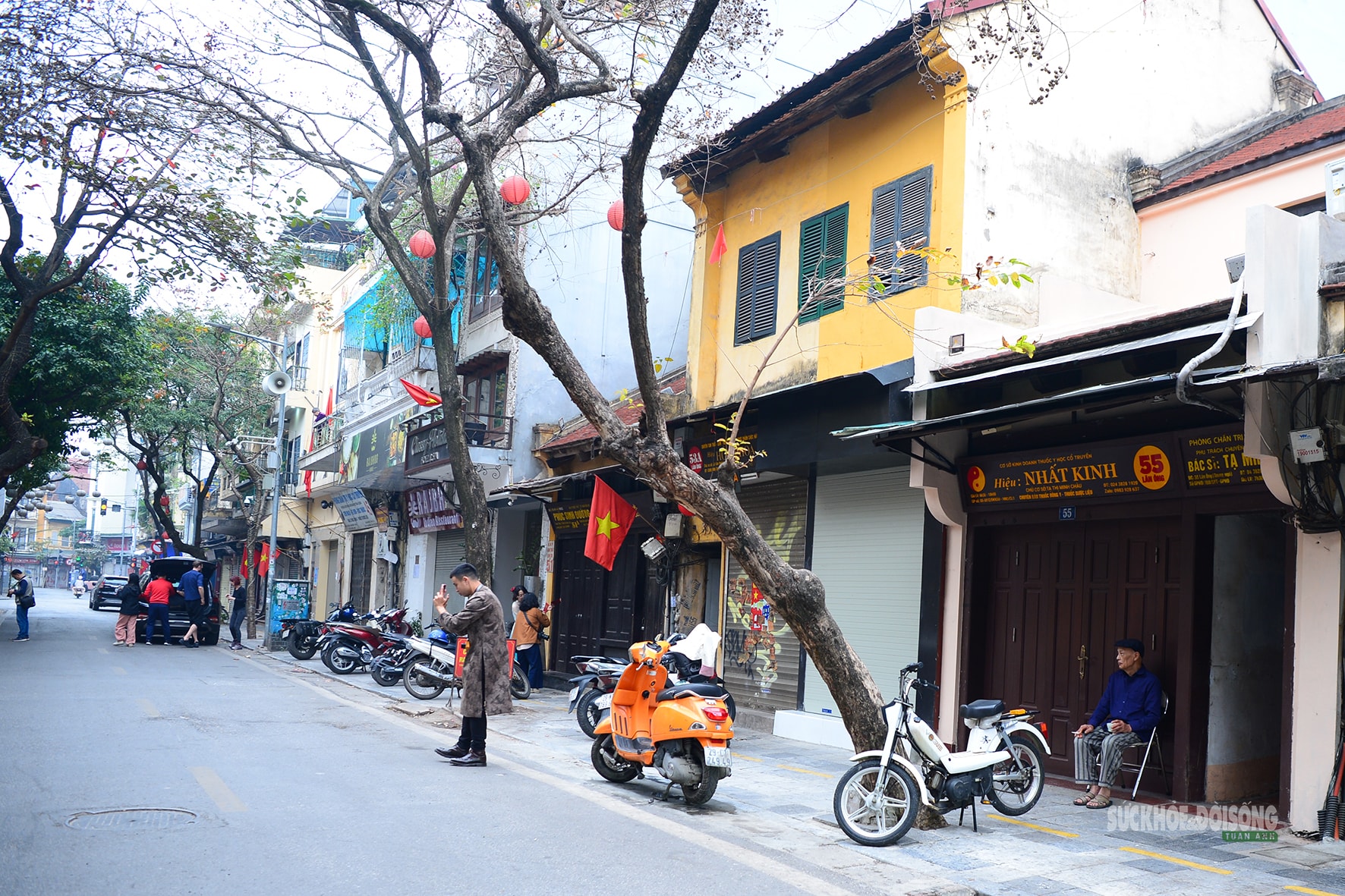 Hà Nội mùng 1 Tết: Bình yên trong nhịp thở đầu Xuân- Ảnh 8.