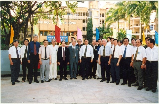 Hành trình 25 năm phát triển của Trường Đại học Y tế công cộng và ngành Y tế công cộng tại Việt Nam- Ảnh 1.