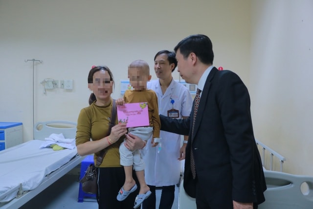 Giao thừa trắng đêm ở Bệnh viện E: Nhiều ca nguy kịch được cấp cứu kịp thời- Ảnh 4.