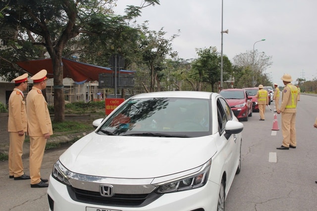 Ngày Tết vẫn xử lý nghiêm nồng độ cồn, không có ngoại lệ- Ảnh 1. Ngày Tết vẫn xử lý nghiêm nồng độ cồn, không có ngoại lệ- Ảnh 1.