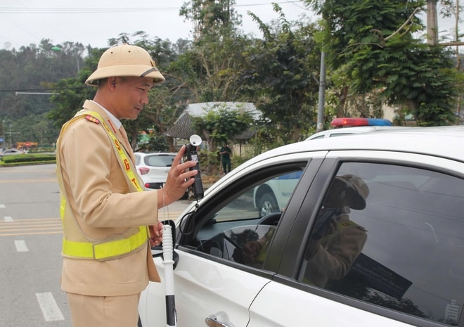 Ngày Tết vẫn xử lý nghiêm nồng độ cồn, không có ngoại lệ- Ảnh 6. Ngày Tết vẫn xử lý nghiêm nồng độ cồn, không có ngoại lệ- Ảnh 6.