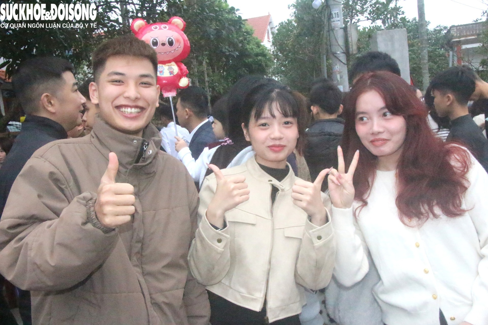 Phiên chợ 'đặc biệt' sáng mùng 2 Tết: Không mặc cả, mua may mắn, bình an- Ảnh 16.