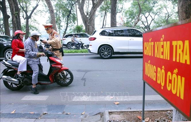 Tối mùng 1 Tết, xử lý trên 1.600 trường hợp vi phạm nồng độ cồn- Ảnh 1. Tối mùng 1 Tết, xử lý trên 1.600 trường hợp vi phạm nồng độ cồn- Ảnh 1.