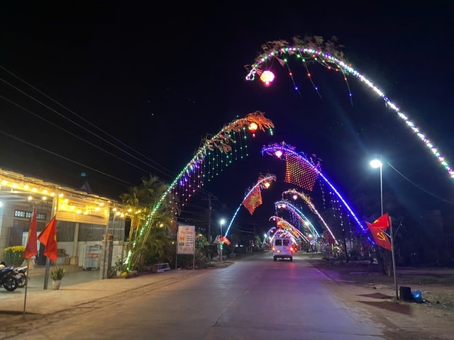 Rực rỡ cây nêu ngày Tết trên cao nguyên Đắk Lắk- Ảnh 2.