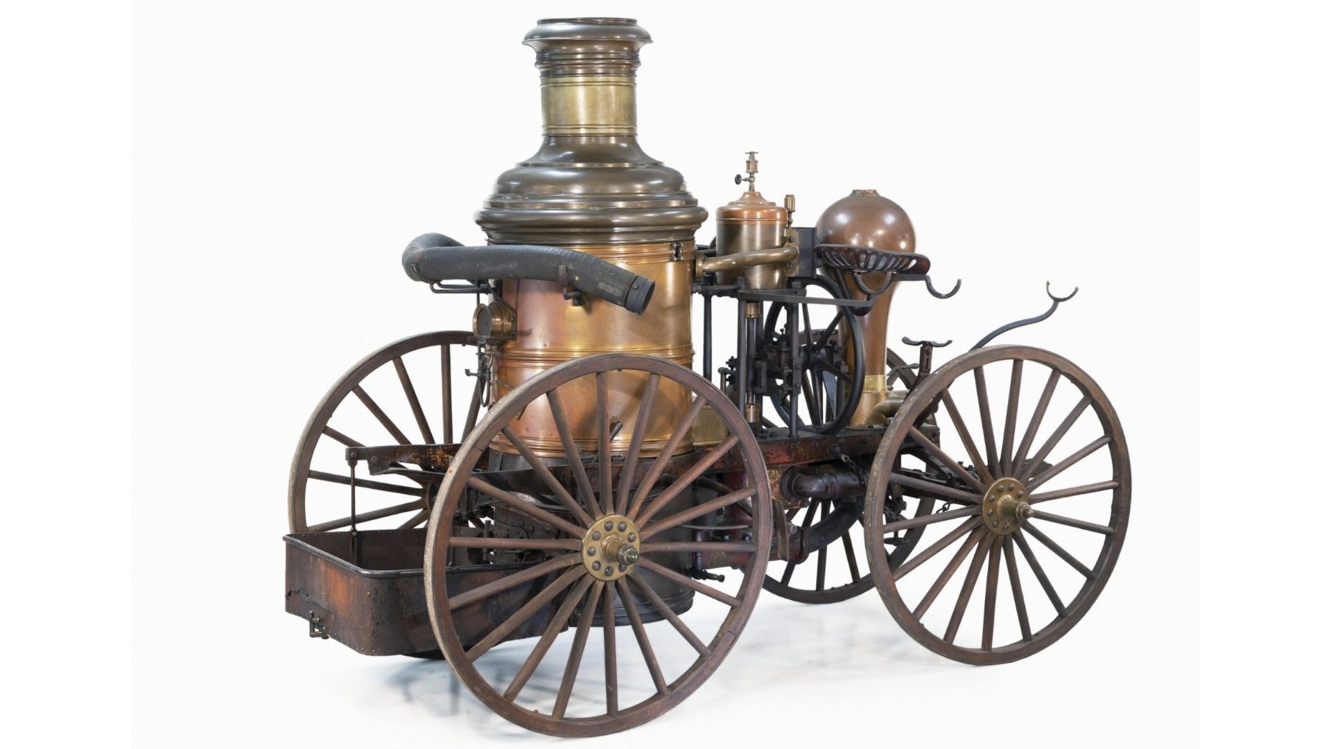 Xe cứu hỏa chạy bằng hơi nước do ngựa kéo vào khoảng năm 1876, minh chứng cho giai đoạn chuyển giao từ sức kéo động vật sang động cơ máy móc (Ảnh: Thehenryford).