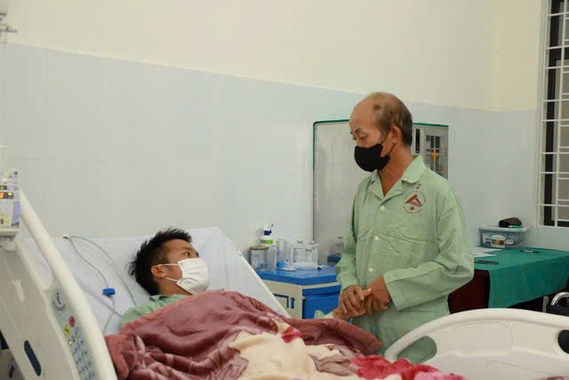 Cảm ơn cha đã cho con thêm những mùa xuân trọn vẹn!- Ảnh 1. Cảm ơn cha đã cho con thêm những mùa xuân trọn vẹn!- Ảnh 1.