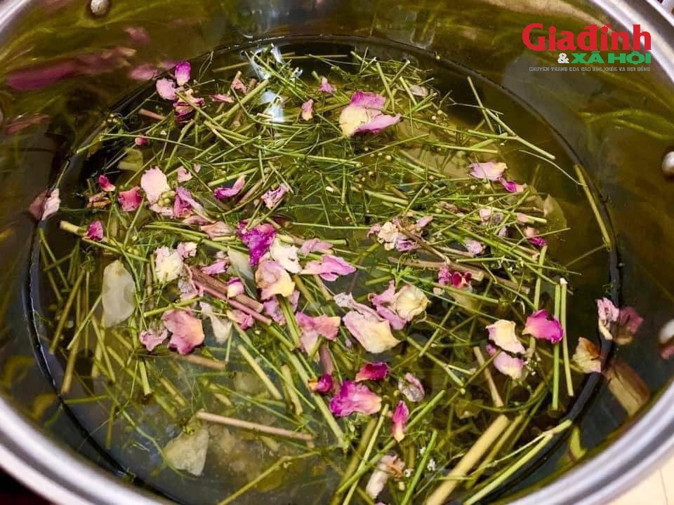 Giữ hương Tết xưa bằng nồi nước mùi già đầu năm, giá chỉ từ 20.000 đồng/bó- Ảnh 1.