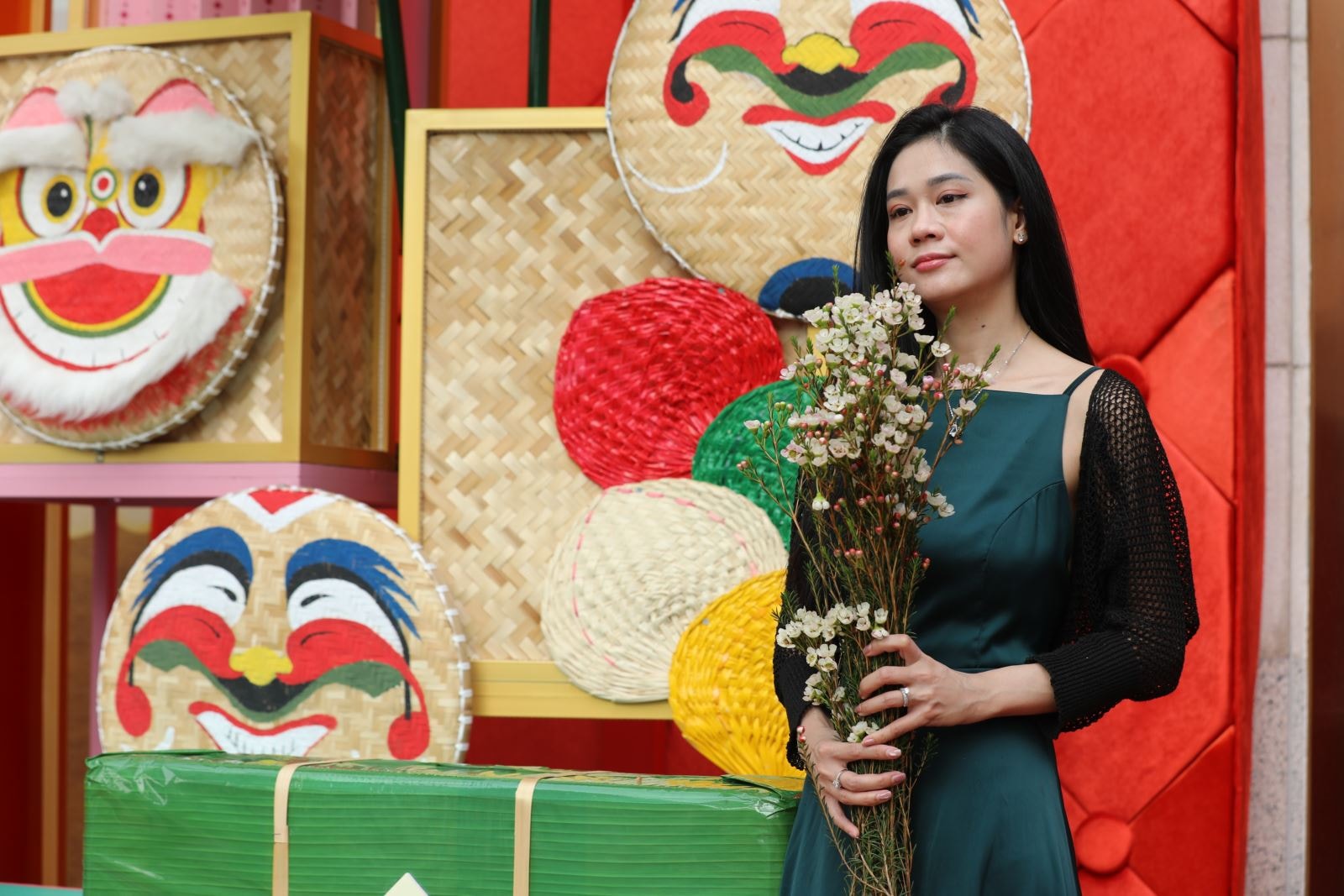 TP Hồ Chí Minh: Người dân, du khách rộn ràng du Xuân trong ngày mùng 3 Tết- Ảnh 9. TP Hồ Chí Minh: Người dân, du khách rộn ràng du Xuân trong ngày mùng 3 Tết- Ảnh 9.