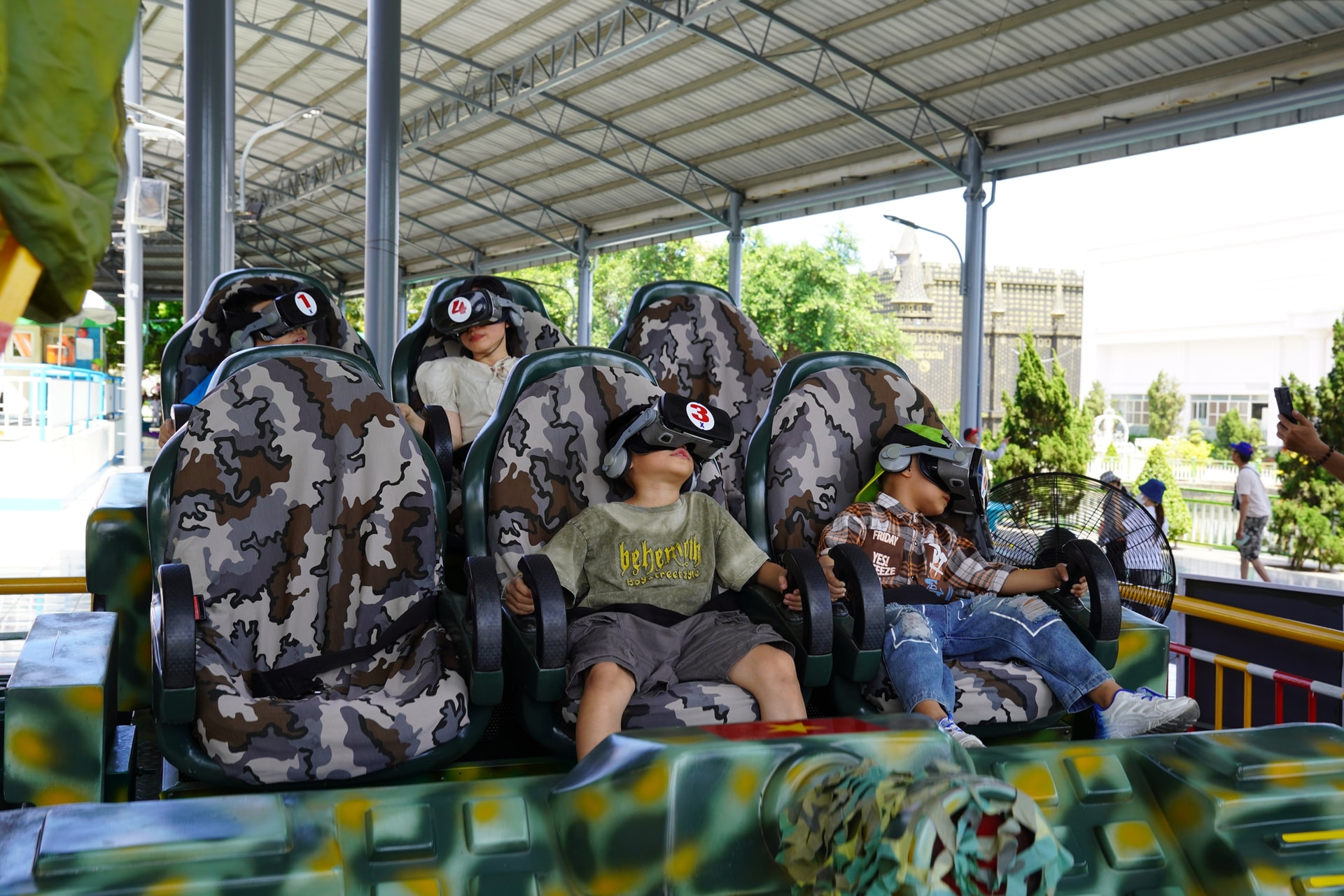 TP Hồ Chí Minh: Người dân, du khách rộn ràng du Xuân trong ngày mùng 3 Tết- Ảnh 2. TP Hồ Chí Minh: Người dân, du khách rộn ràng du Xuân trong ngày mùng 3 Tết- Ảnh 2.