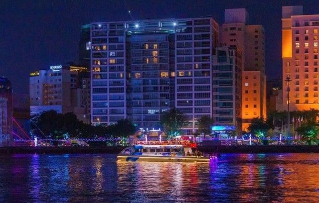 Du khách hào hứng trải nghiệm dạo sông Sài Gòn, nghe cồng chiêng Tây Nguyên dịp Tết - Ảnh 9.