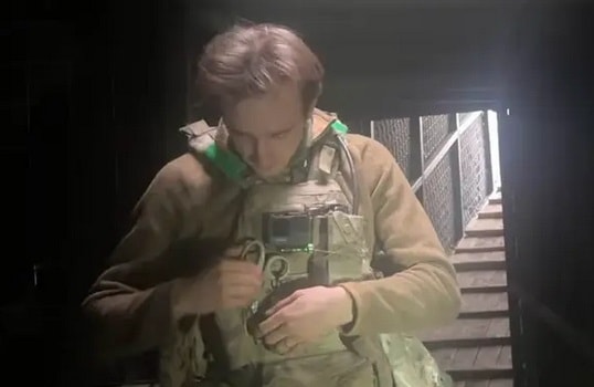 Nguyên nhân khiến binh sĩ Ukraine cầm kéo ra chiến trường- Ảnh 1.