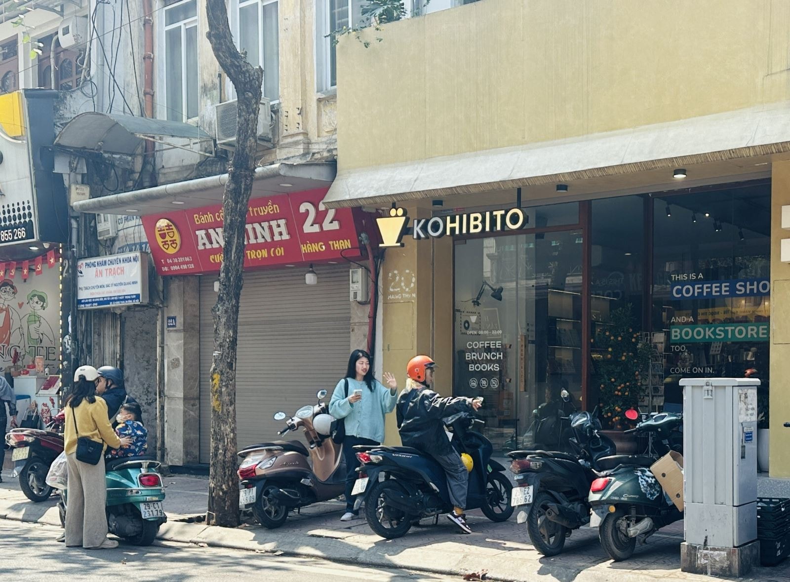 Nhiều cửa hàng, siêu thị mở cửa, quán ăn và cà phê 'hút khách'- Ảnh 3. Nhiều cửa hàng, siêu thị mở cửa, quán ăn và cà phê 'hút khách'- Ảnh 3.