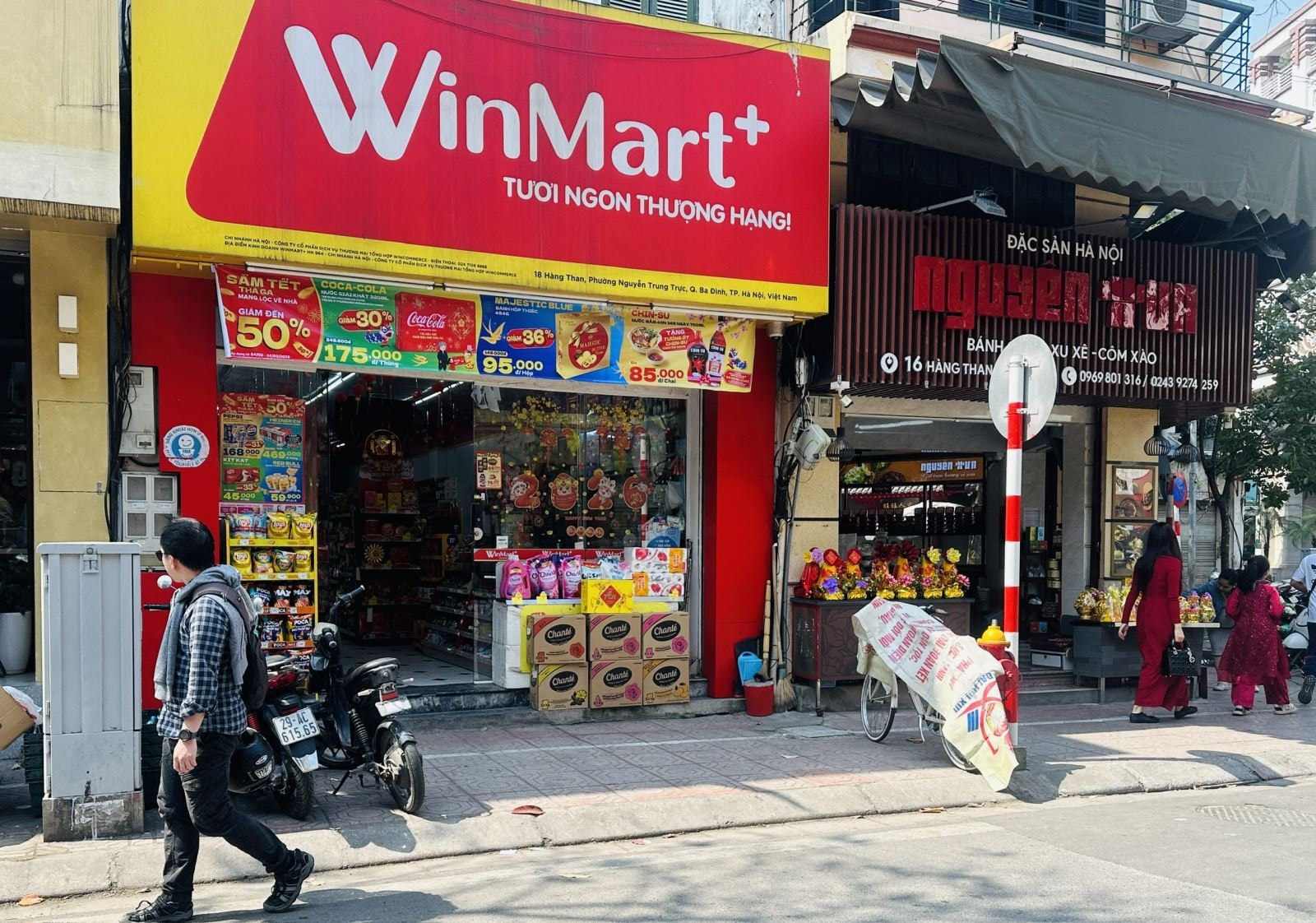 Nhiều cửa hàng, siêu thị mở cửa, quán ăn và cà phê 'hút khách'- Ảnh 1. Nhiều cửa hàng, siêu thị mở cửa, quán ăn và cà phê 'hút khách'- Ảnh 1.