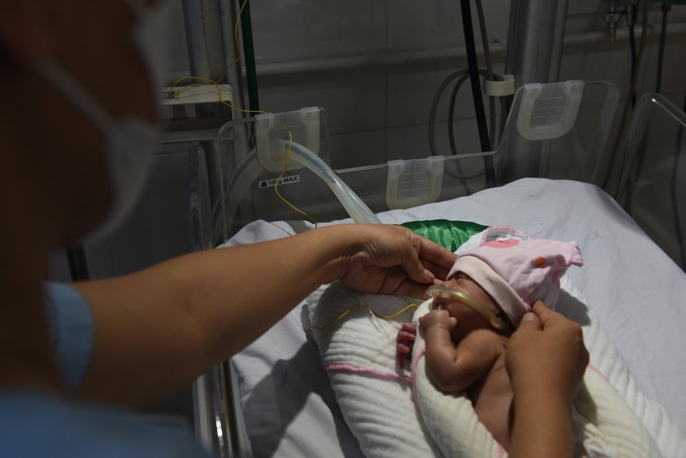 Những 'bộ cảm biến' bằng da thịt che chở nhịp thở mong manh cho thiên thần nhỏ- Ảnh 9. Những 'bộ cảm biến' bằng da thịt che chở nhịp thở mong manh cho thiên thần nhỏ- Ảnh 9.