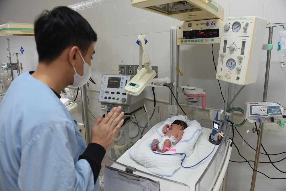 Những 'bộ cảm biến' bằng da thịt che chở nhịp thở mong manh cho thiên thần nhỏ- Ảnh 10. Những 'bộ cảm biến' bằng da thịt che chở nhịp thở mong manh cho thiên thần nhỏ- Ảnh 10.