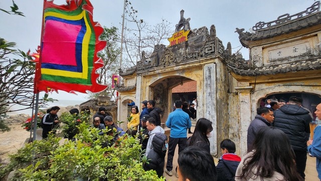 Du khách lên rừng, xuống biển cầu may đầu năm- Ảnh 8. Du khách lên rừng, xuống biển cầu may đầu năm- Ảnh 8.