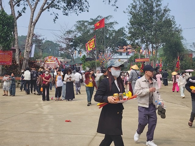 Du khách lên rừng, xuống biển cầu may đầu năm- Ảnh 6. Du khách lên rừng, xuống biển cầu may đầu năm- Ảnh 6.