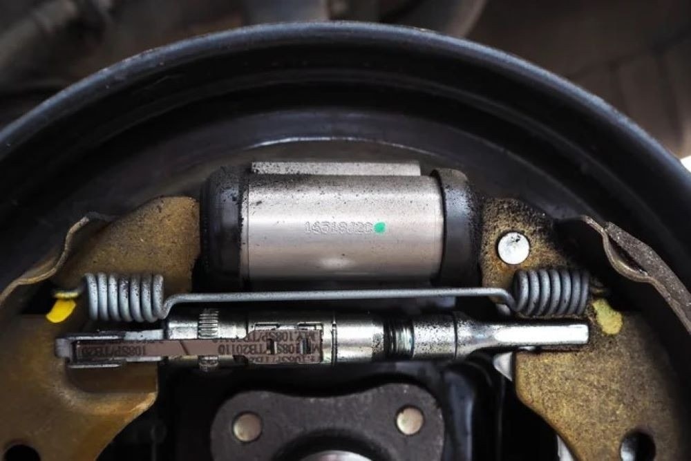 Những bộ phận trên ô tô ít người biết đến công dụng - 6