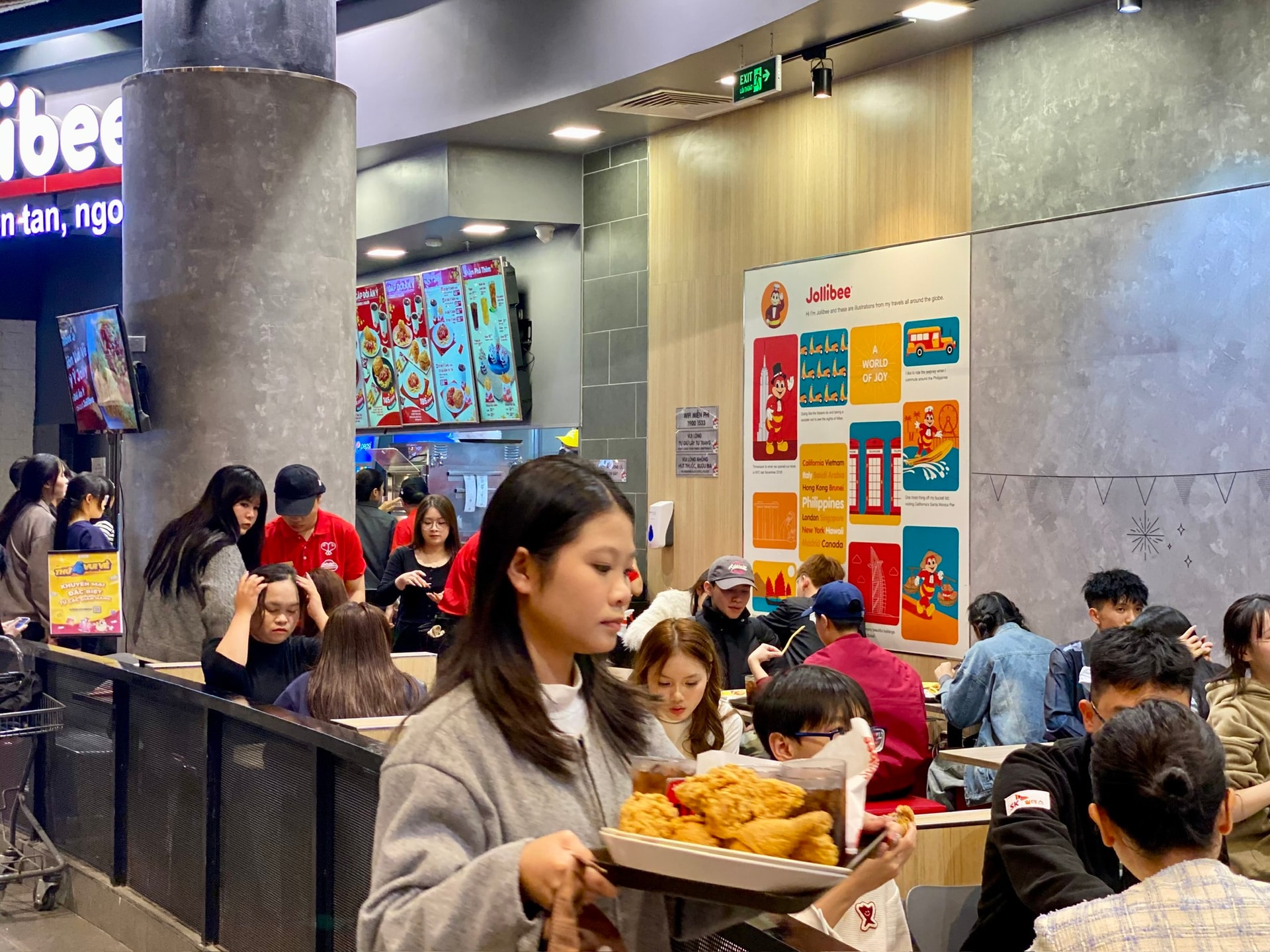 Nhà hàng, quán nước đông nghẹt khách những ngày đầu năm mới 2026- Ảnh 8.