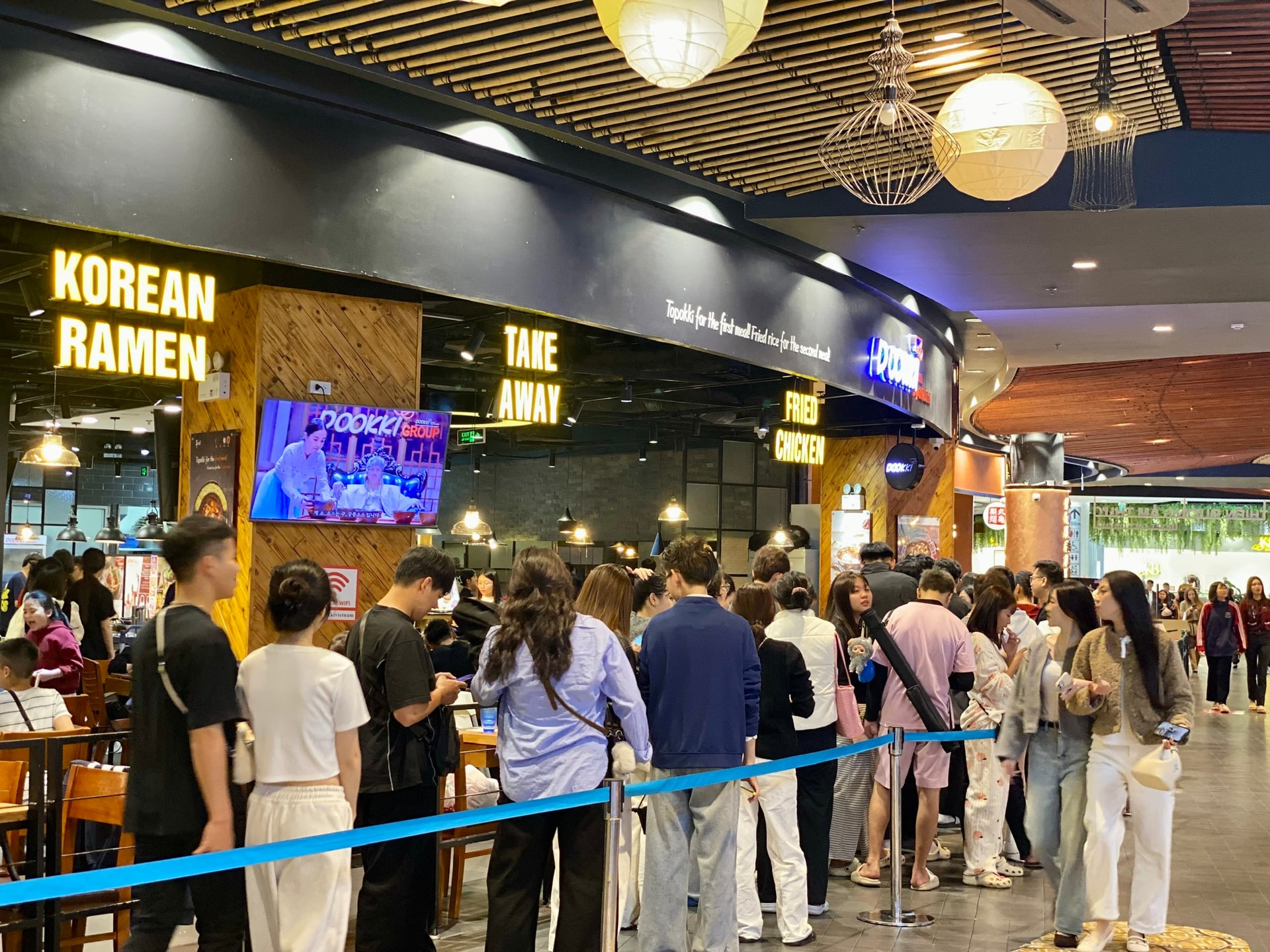 Nhà hàng, quán nước đông nghẹt khách những ngày đầu năm mới 2026- Ảnh 6.