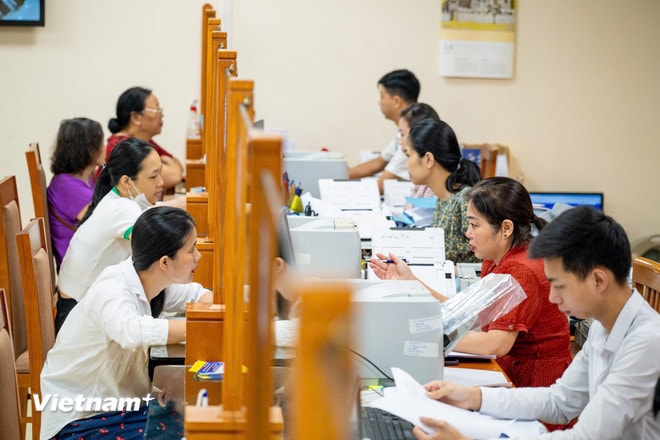 Bức tranh lương 2026: Khu vực công tăng mạnh phụ cấp, doanh nghiệp phân hóa sâu- Ảnh 2. Bức tranh lương 2026: Khu vực công tăng mạnh phụ cấp, doanh nghiệp phân hóa sâu- Ảnh 2.