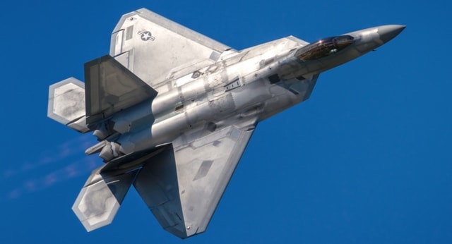 Mỹ triển khai thêm 'vua không chiến' F-22 Raptor áp sát Iran- Ảnh 1. Mỹ triển khai thêm 'vua không chiến' F-22 Raptor áp sát Iran- Ảnh 1.