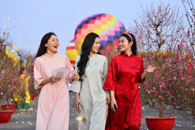 Miền Bắc nắng ấm ngày mùng 6 Tết trước khi đón không khí lạnh kèm mưa- Ảnh 1.