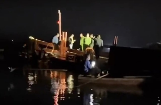 6 người mất tích sau vụ lật tàu chở khách trên hồ Thác Bà- Ảnh 1.