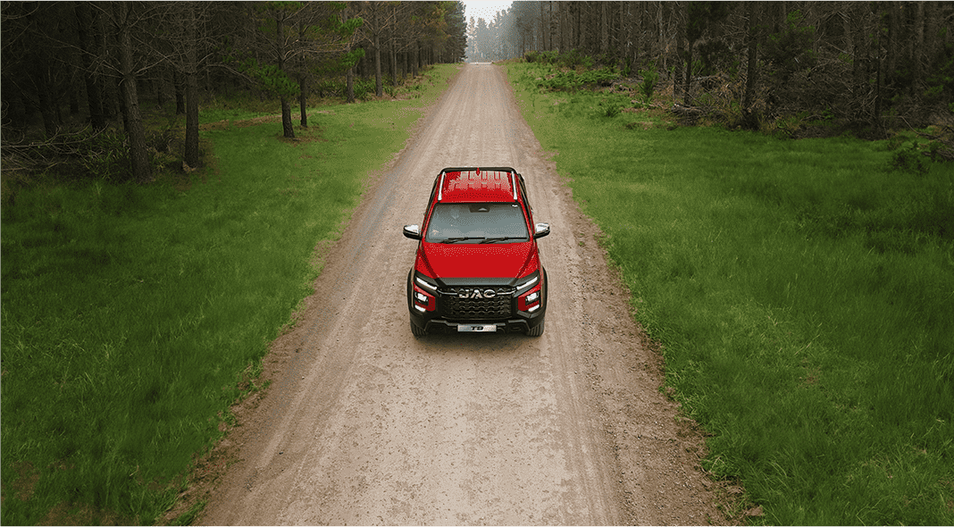 Diện mạo mới của JAC T9 gây ấn tượng với lưới tản nhiệt cỡ lớn sơn đen và cụm đèn chiếu sáng LED thiết kế tách biệt. (Ảnh: JAC)